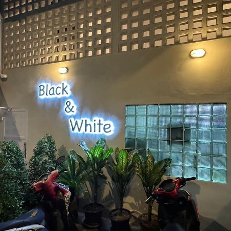 Mr Black & Ms White -Self Check In Accommodation Bangkok Eksteriør billede